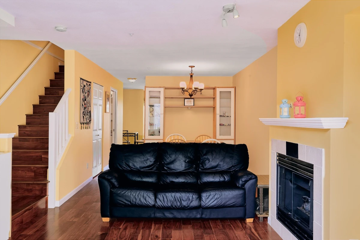 Family Room Photo of 117 6588 Southoaks Crescent, Burnaby, BC