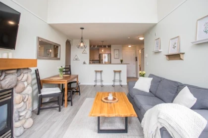 427 5700 Andrews Road, Richmond, BC, Richmond — Apartment/Condo for sale
