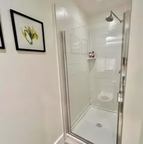 Guest Bathroom Photo of 128 5777 Birney Avenue, Vancouver, BC