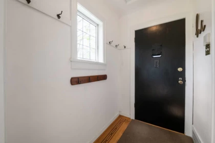 Mudroom Photo of 85 W 21st Avenue, Vancouver, BC