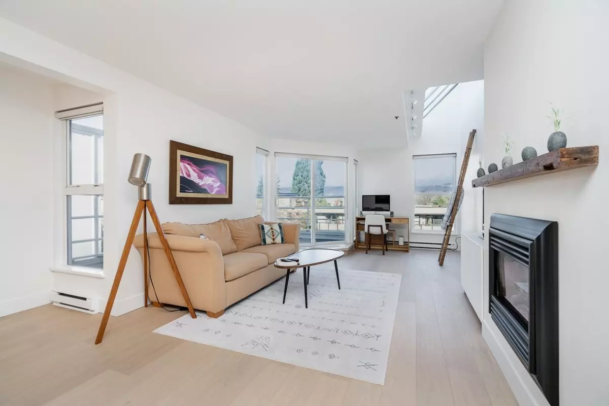 Dining Area Photo of 2240 York Avenue, Vancouver, BC