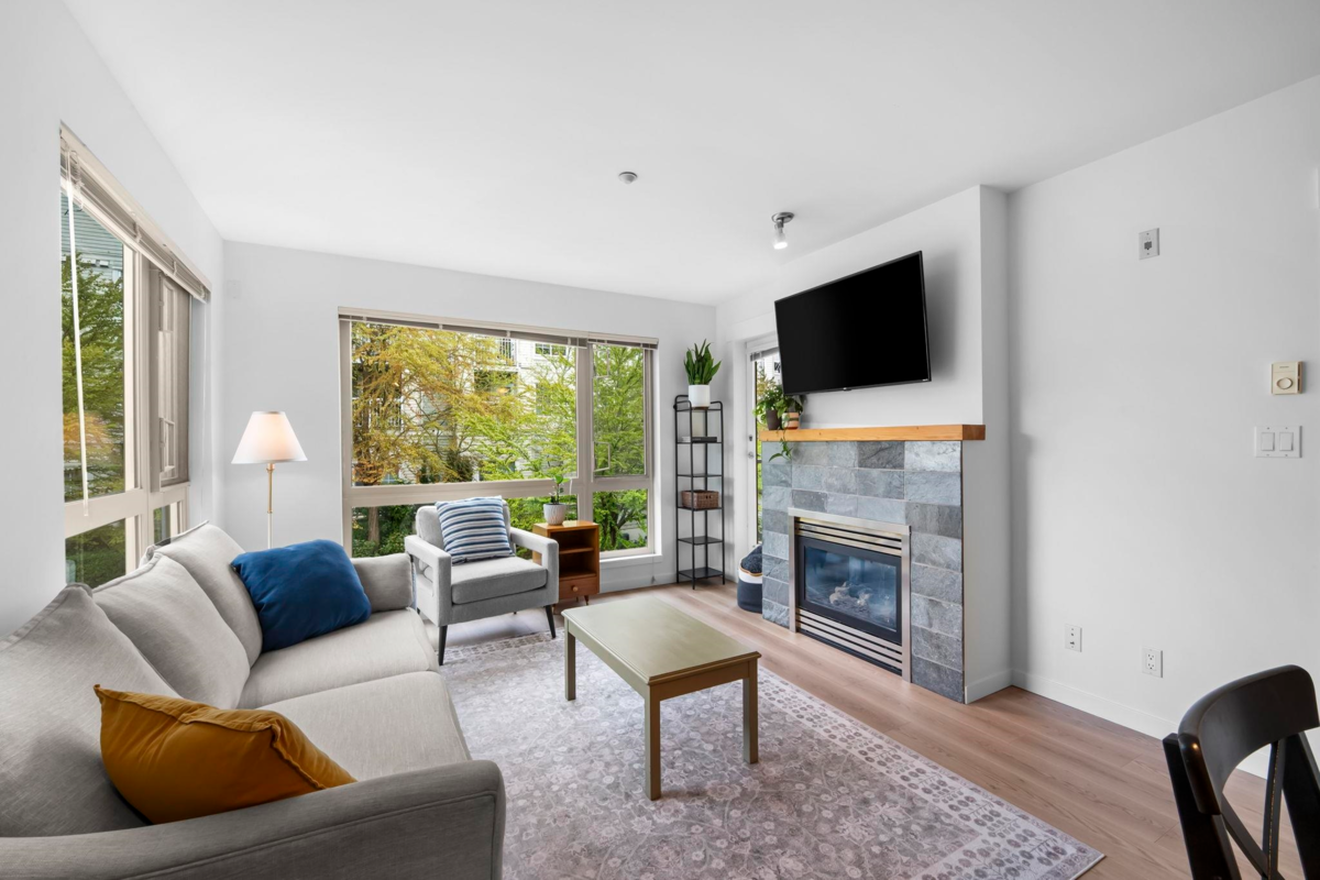 Family Room Photo of 204 1315 56th Street, Tsawwassen, BC
