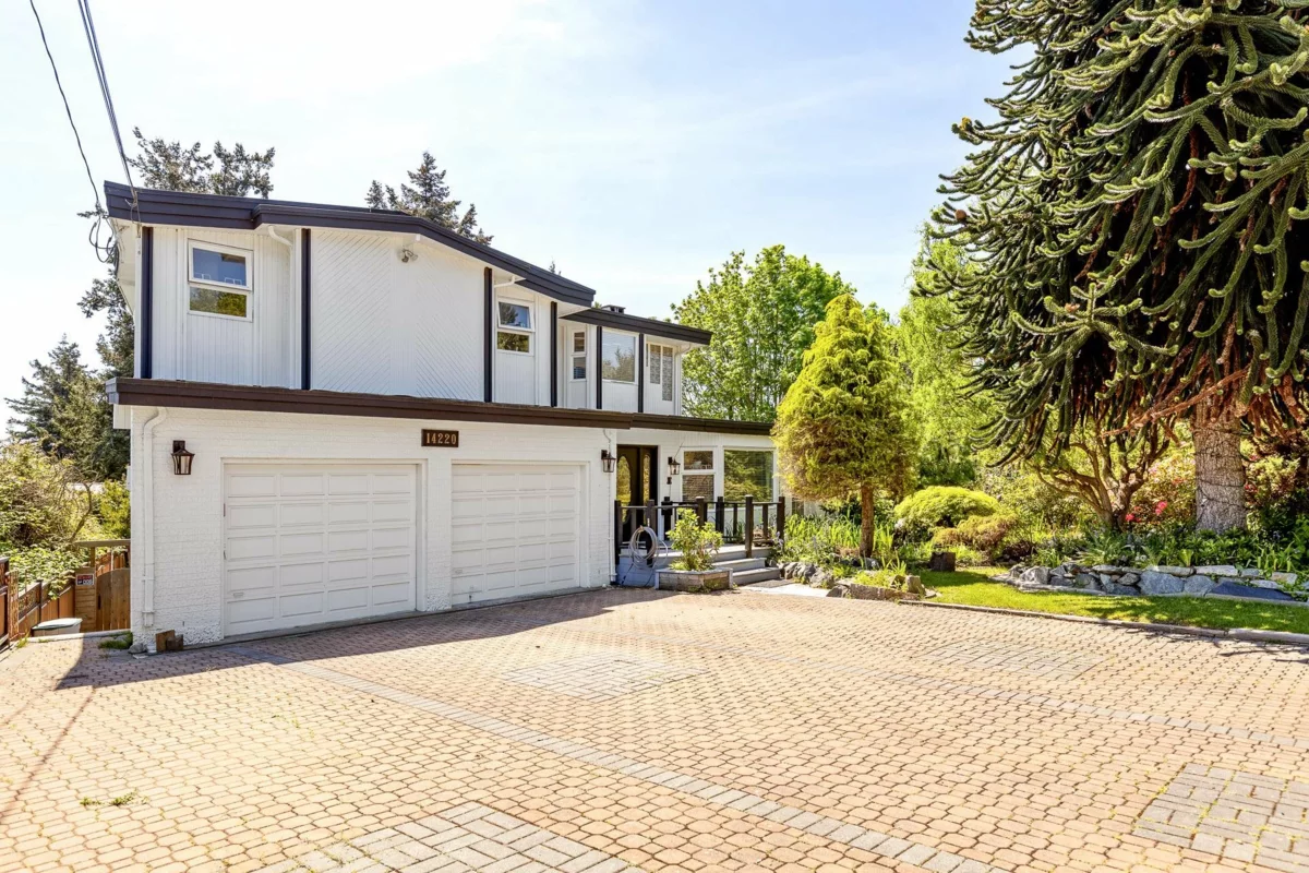 Family Room Photo of 14220 Malabar Avenue, White Rock, BC