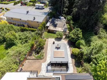 Garden / Landscaping Photo of 14220 Malabar Avenue, White Rock, BC