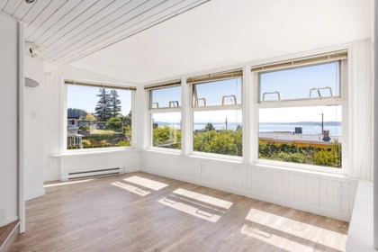 Primary Bedroom Photo of 14220 Malabar Avenue, White Rock, BC
