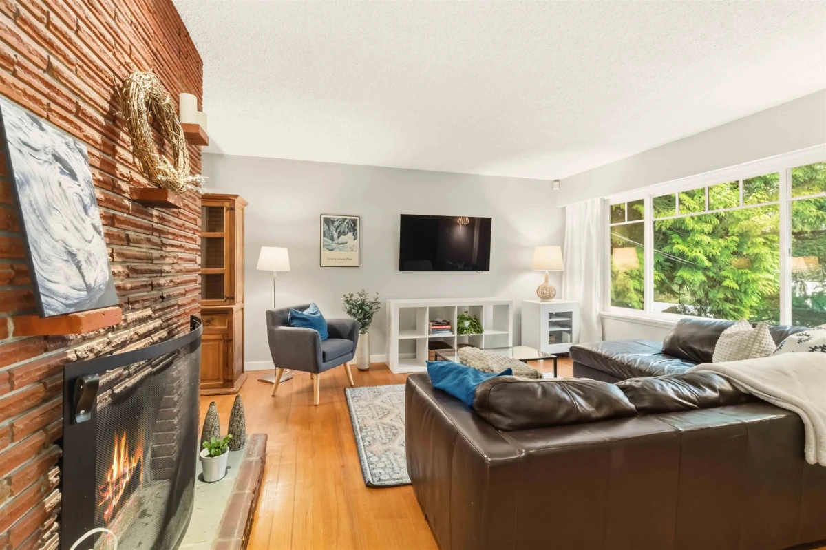 Dining Area Photo of 209 Clearview Drive, Port Moody, BC