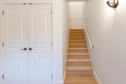 Entry Foyer Photo of 3 811 North Road, Gibsons, BC