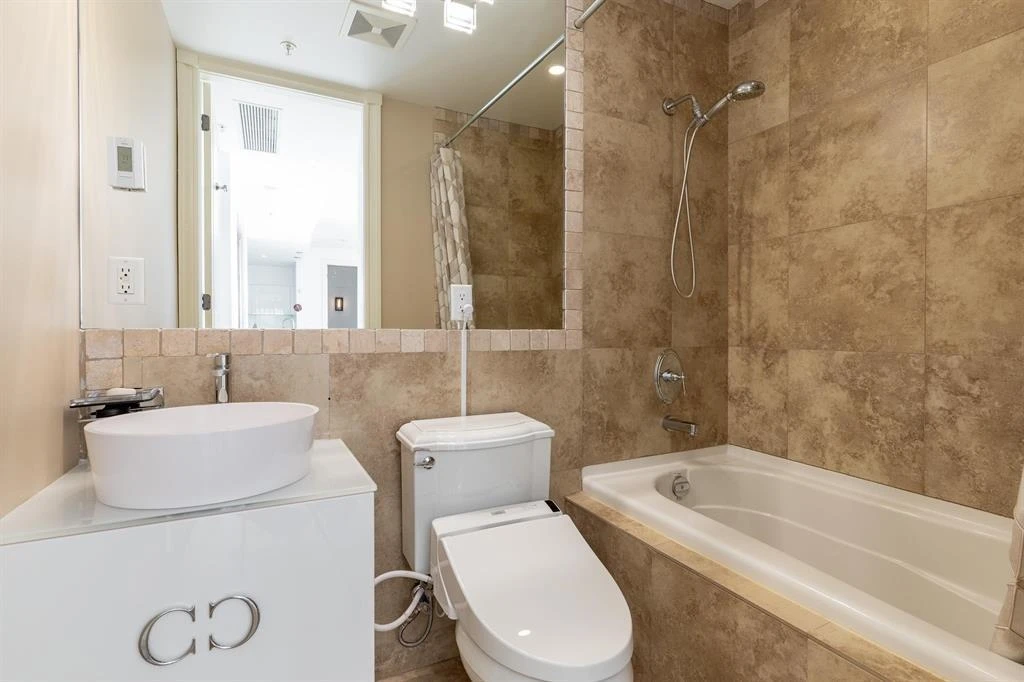 Family Room Photo of 801 1280 Richards Street, Vancouver, BC