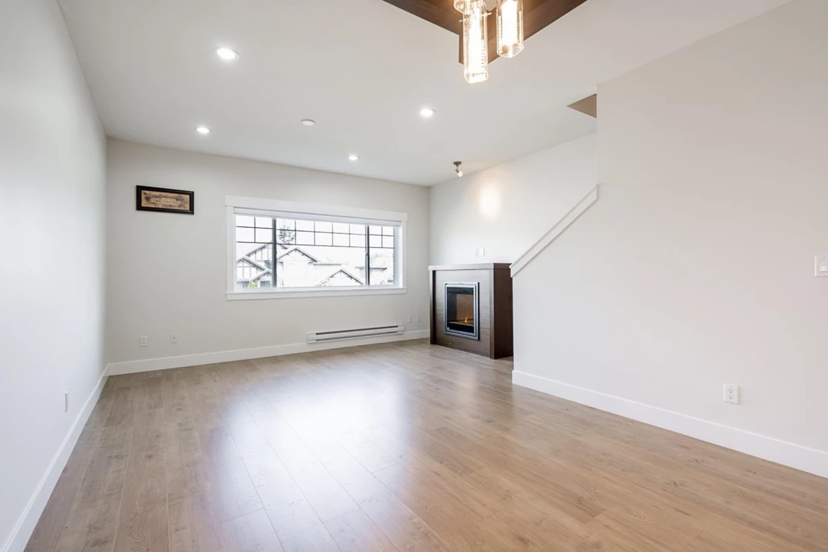 Dining Area Photo of 6 30748 Cardinal Avenue, Abbotsford, BC