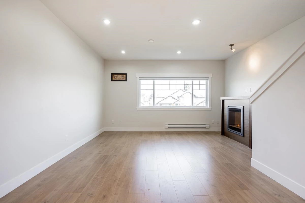 Family Room Photo of 6 30748 Cardinal Avenue, Abbotsford, BC