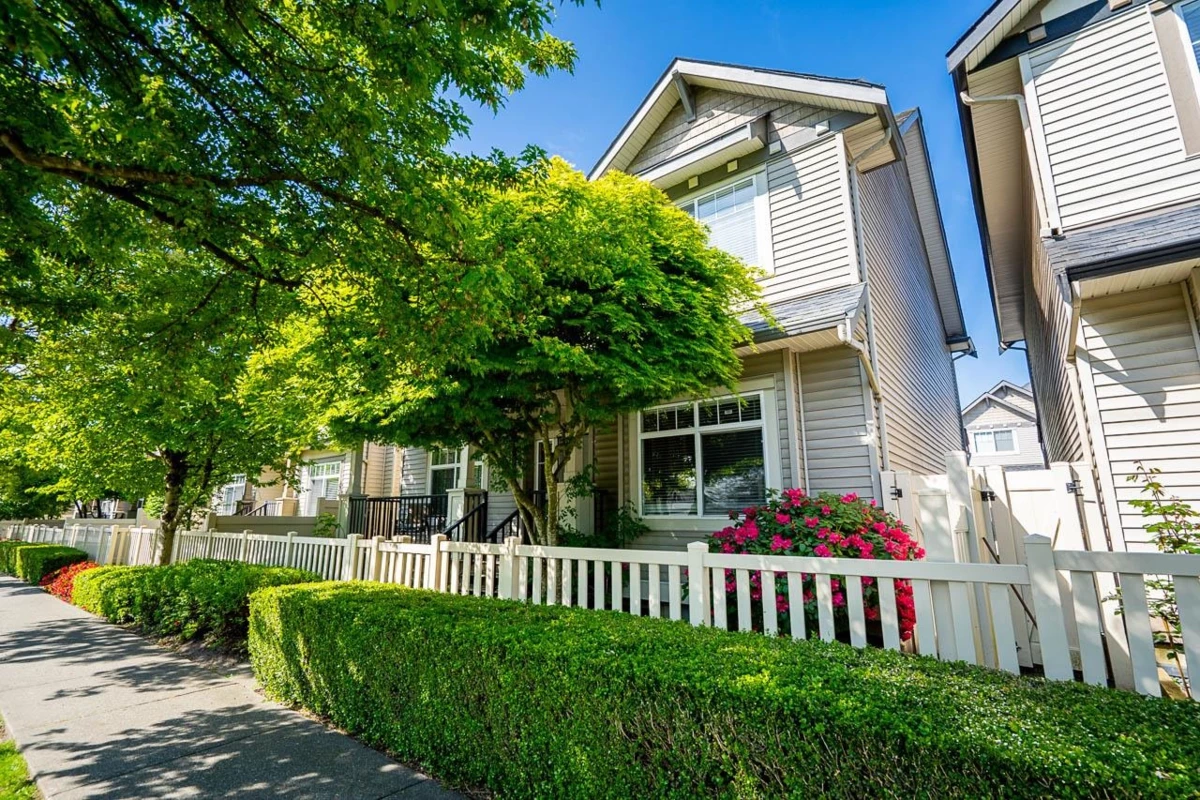 Living Room Photo of 38 6195 168 Street, Surrey, BC