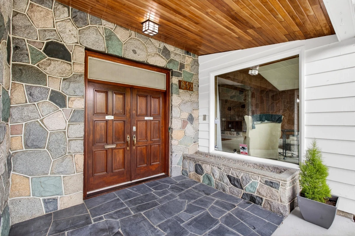 Family Room Photo of 642 W 53rd Avenue, Vancouver, BC