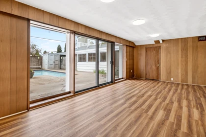 Hot Tub / Spa Photo of 642 W 53rd Avenue, Vancouver, BC