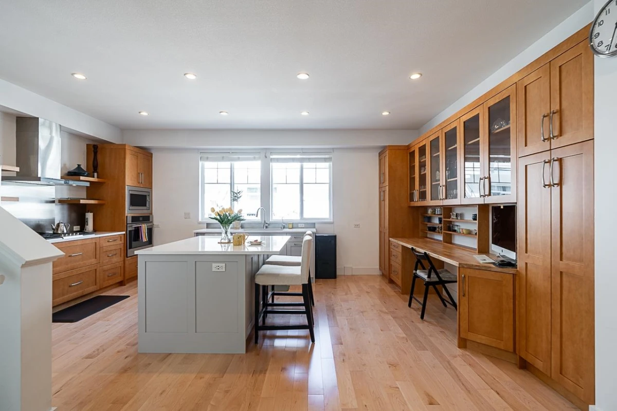 Dining Area Photo of 32 15128 24 Avenue, Surrey, BC