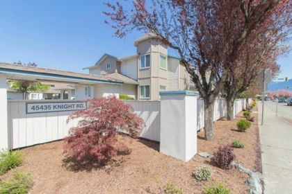 Swimming Pool Photo of 34 45435 Knight Road, Chilliwack, BC