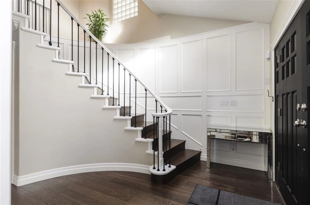 Family Room Photo of 183 N Howard Avenue, Burnaby, BC