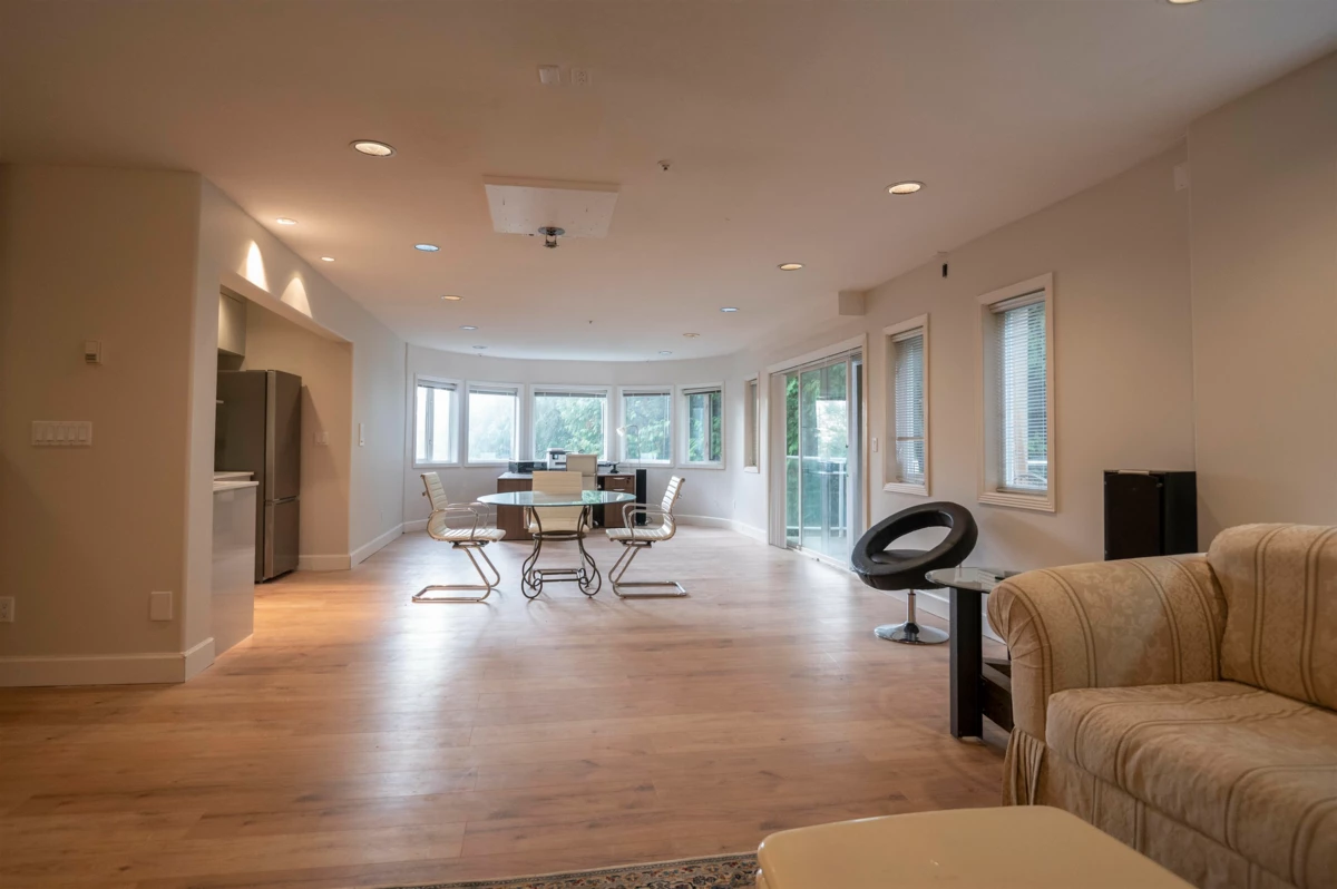 Living Room Photo of 2572 Westhill Close, West Vancouver, BC