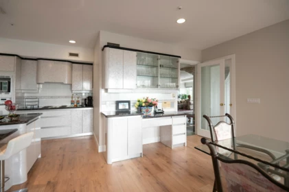 Hot Tub / Spa Photo of 2572 Westhill Close, West Vancouver, BC