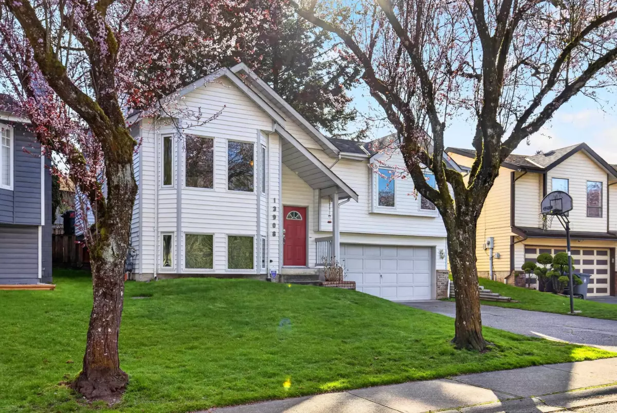 Family Room Photo of 13908 80b Avenue, Surrey, BC
