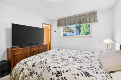 Laundry Room Photo of 13908 80b Avenue, Surrey, BC