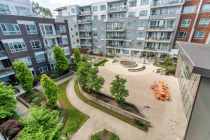 Front Yard Photo of 401 10581 140 Street, Surrey, BC