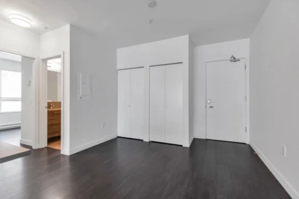Primary Bathroom Photo of 401 10581 140 Street, Surrey, BC