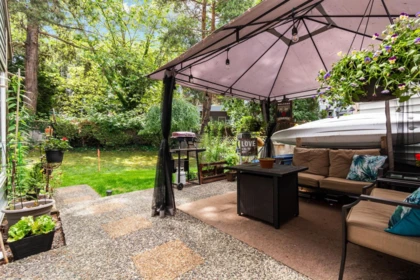6217 E Greenside Drive, Surrey, BC, Surrey — Townhouse for sale