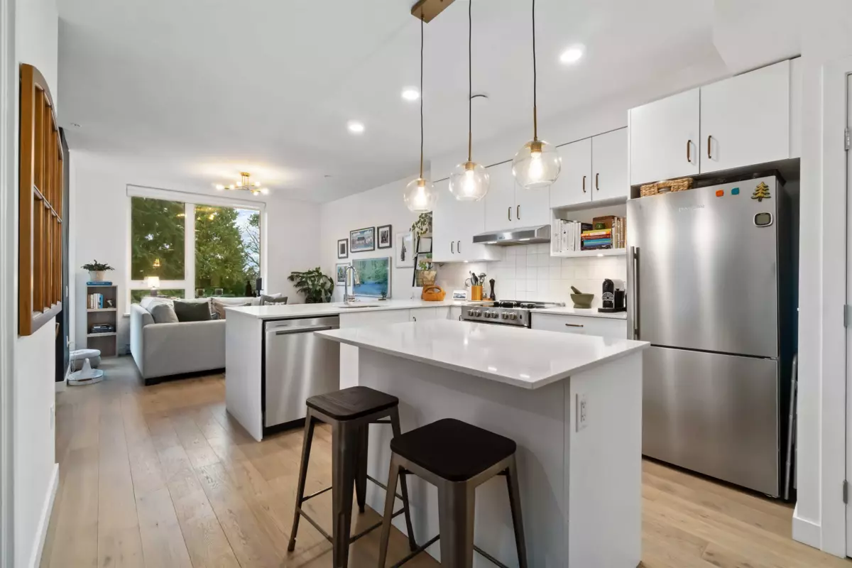 Dining Area Photo of 403 2137 Chesterfield Avenue, North Vancouver, BC