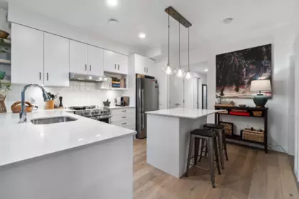 Kitchen Photo of 403 2137 Chesterfield Avenue, North Vancouver, BC