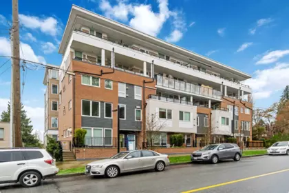 Outdoor Deck Photo of 403 2137 Chesterfield Avenue, North Vancouver, BC