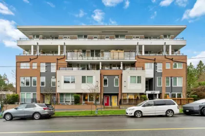 Outdoor Patio Photo of 403 2137 Chesterfield Avenue, North Vancouver, BC
