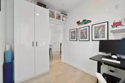 Powder Room Photo of 403 2137 Chesterfield Avenue, North Vancouver, BC