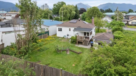 Aerial View of 46057 Fourth Avenue, Chilliwack, BC