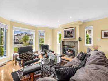 332 E 12th Street, North Vancouver, BC, North Vancouver — Half Duplex for sale