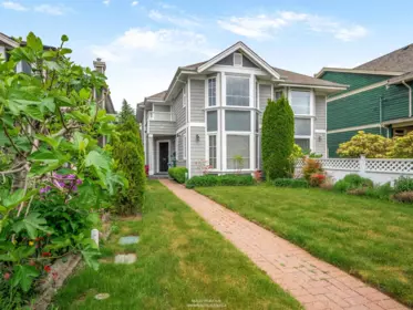 332 E 12th Street, North Vancouver, BC, North Vancouver — Half Duplex for sale