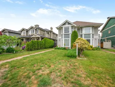 332 E 12th Street, North Vancouver, BC, North Vancouver — Half Duplex for sale
