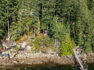 Garden / Landscaping Photo of 316 Sasamat Lane, North Vancouver, BC