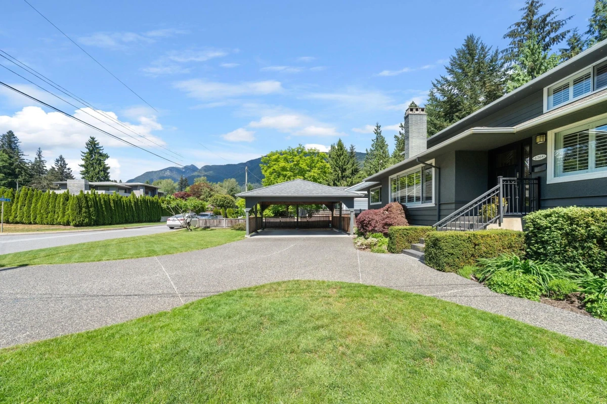 Family Room Photo of 4368 Arundel Road, North Vancouver, BC