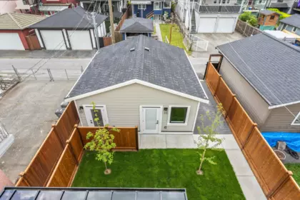 Backyard Photo of 2 2258 Napier Street, Vancouver, BC