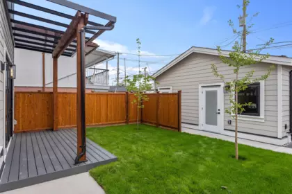 Outdoor Deck Photo of 2 2258 Napier Street, Vancouver, BC