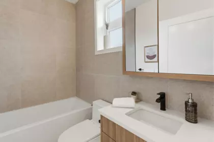 Powder Room Photo of 2 2258 Napier Street, Vancouver, BC
