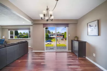 Entry Foyer Photo of 7122 Paulus Court, Burnaby, BC