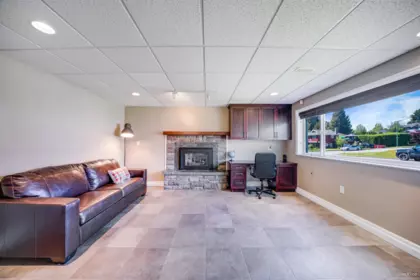 Hallway Photo of 7122 Paulus Court, Burnaby, BC