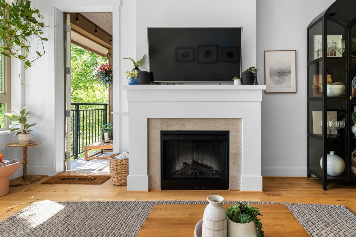 Dining Area Photo of 412 2601 Whiteley Court, North Vancouver, BC