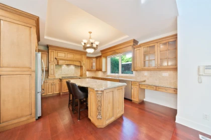 Entry Foyer Photo of 1450 25th Street, West Vancouver, BC