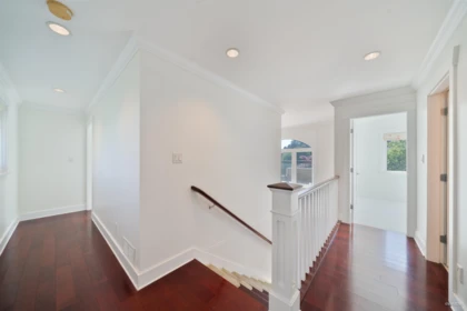 Hallway Photo of 1450 25th Street, West Vancouver, BC