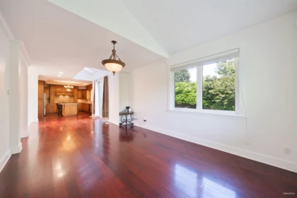 Powder Room Photo of 1450 25th Street, West Vancouver, BC