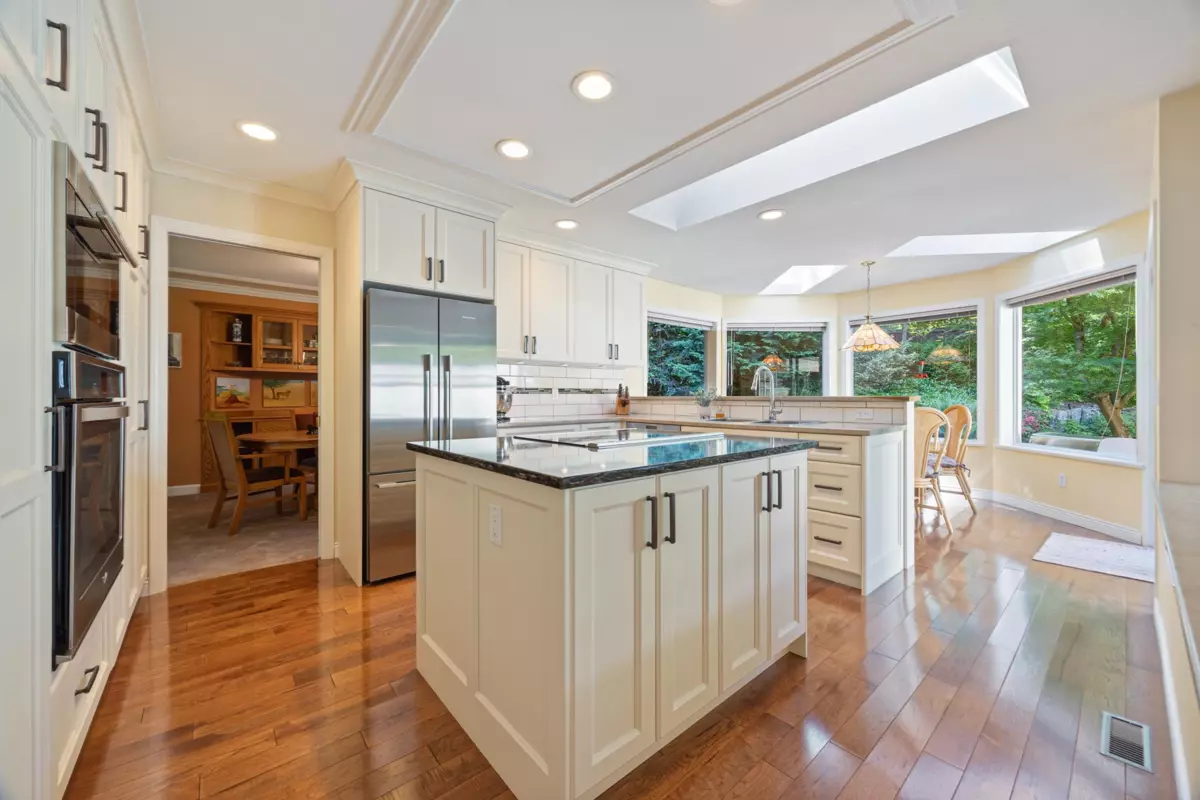 Dining Area Photo of 2865 Semiahmoo Trail, Surrey, BC
