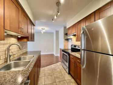 401 1210 Pacific Street, Coquitlam, BC, Coquitlam — Apartment/Condo for sale