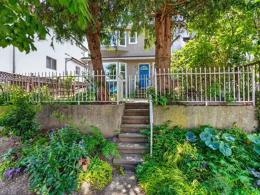 Hot Tub / Spa Photo of 2128 Adanac Street, Vancouver, BC
